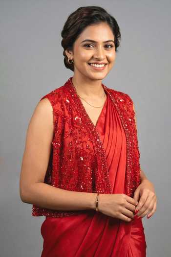 Shop Ellemora Fashions Red Net, Crepe, Satin Open Neck The Siren Saree Set With Jacket Online at Aza Fashions Shop_Ellemora Fashions_Red Net, Crepe, Satin Open Neck The Siren Saree Set With Jacket _Online_at_Aza_Fashions