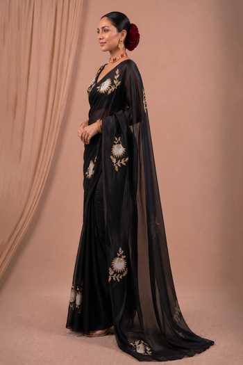 Buy Ellemora Fashions Black Organza, Viscose, Crepe V-neck Lunar Flora Saree With Blouse Online at Aza Fashions Buy_Ellemora Fashions_Black Organza, Viscose, Crepe V-neck Lunar Flora Saree With Blouse _Online_at_Aza_Fashions