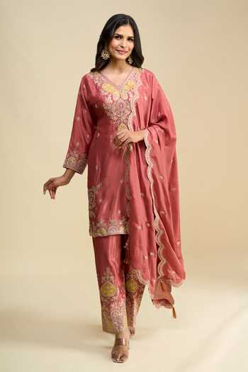 Buy_Khwaab By Sanjana Lakhani_Peach Chinon V-neck Embroidered Kurta Set _Online_at_Aza_Fashions