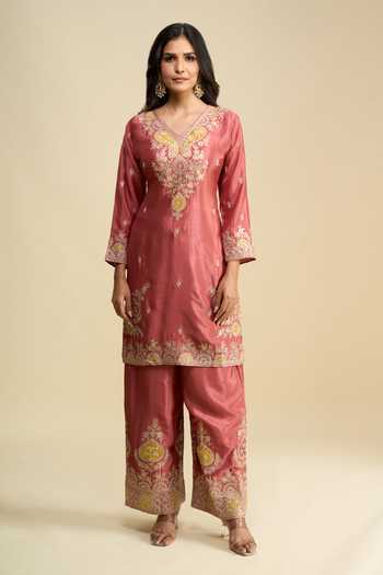 Shop_Khwaab By Sanjana Lakhani_Peach Chinon V-neck Embroidered Kurta Set _Online_at_Aza_Fashions
