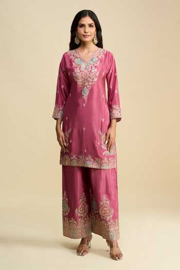 Khwaab By Sanjana Lakhani_Pink Chinon V-neck, Yes Hand Embroidered Kurta Set _at_Aza_Fashions