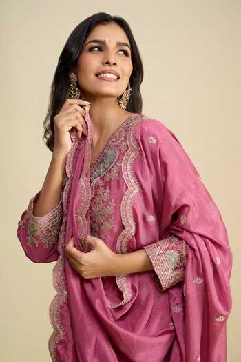 Buy_Khwaab By Sanjana Lakhani_Pink Chinon V-neck, Yes Hand Embroidered Kurta Set 