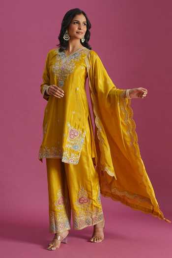Khwaab By Sanjana Lakhani Olive Green Chinon V-neck, Yes Hand Embroidered Kurta Set Online at Aza Fashions Khwaab By Sanjana Lakhani_Olive Green Chinon V-neck, Yes Hand Embroidered Kurta Set _Online_at_Aza_Fashions