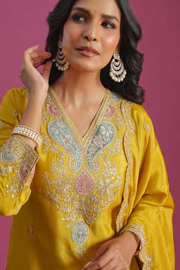 Shop Khwaab By Sanjana Lakhani Olive Green Chinon V-neck, Yes Hand Embroidered Kurta Set Shop_Khwaab By Sanjana Lakhani_Olive Green Chinon V-neck, Yes Hand Embroidered Kurta Set