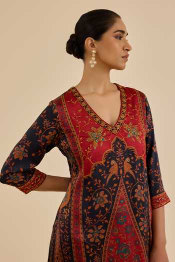 Shop Ritu Kumar Black Silk, Rayon, Viscose V-neck And Burgundy Apsara Kurta Set Online at Aza Fashions Shop_Ritu Kumar_Black Silk, Rayon, Viscose V-neck And Burgundy Apsara Kurta Set _Online_at_Aza_Fashions
