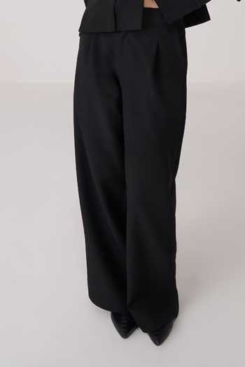Buy Chillosophy Black Crepe Omi Wide Leg Trouser Online at Aza Fashions Buy_Chillosophy_Black Crepe Omi Wide Leg Trouser _Online_at_Aza_Fashions