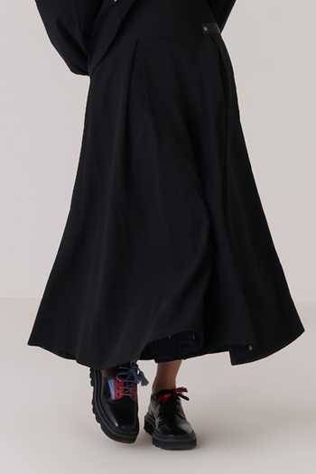 Chillosophy Black Crepe Juro Structured Culottes Skirt Online at Aza Fashions Chillosophy_Black Crepe Juro Structured Culottes Skirt _Online_at_Aza_Fashions