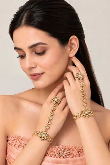 Vivinia By Vidhi Mehra Kundan Pearl Leaf Haathphool - 1 Pair 
