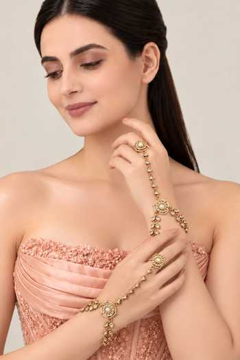 Vivinia By Vidhi Mehra Kundan Floral Haathphool - 1 Pair 