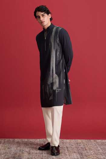 Buy Zazu Black Cotton Satin Mandarin Collar Grid Kurta Set Online at Aza Fashions Buy_Zazu_Black Cotton Satin Mandarin Collar Grid Kurta Set _Online_at_Aza_Fashions