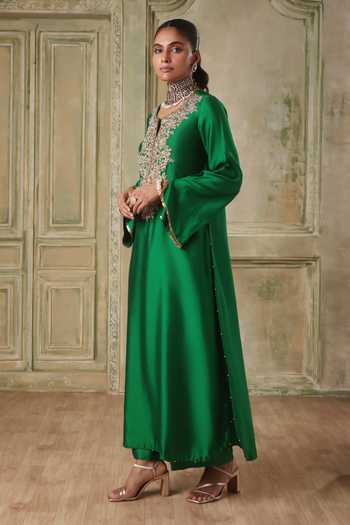 Label Niti Bothra Green Silk Round Neck, Yes Zar-rang Kurta Set Online at Aza Fashions Label Niti Bothra_Green Silk Round Neck, Yes Zar-rang Kurta Set _Online_at_Aza_Fashions