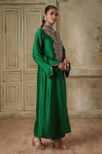 Shop Label Niti Bothra Green Silk Round Neck, Yes Zar-rang Kurta Set Online at Aza Fashions Shop_Label Niti Bothra_Green Silk Round Neck, Yes Zar-rang Kurta Set _Online_at_Aza_Fashions
