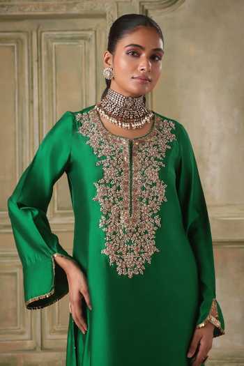 Label Niti Bothra Green Silk Round Neck, Yes Zar-rang Kurta Set at Aza Fashions Label Niti Bothra_Green Silk Round Neck, Yes Zar-rang Kurta Set _at_Aza_Fashions