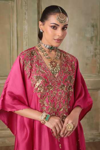Label Niti Bothra Fuchsia Silk V-neck Zar-rang Pink Kaftan Set at Aza Fashions Label Niti Bothra_Fuchsia Silk V-neck Zar-rang Pink Kaftan Set _at_Aza_Fashions