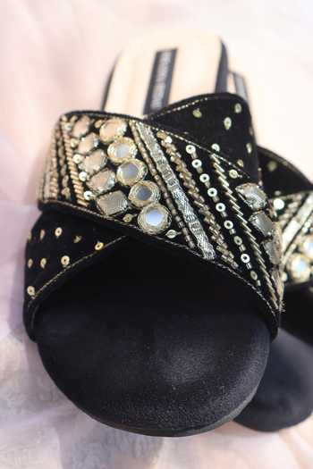 Shradha Hedau Footwear Couture Black Lumina Handcrafted Flats Online at Aza Fashions Shradha Hedau Footwear Couture_Black Lumina Handcrafted Flats _Online_at_Aza_Fashions