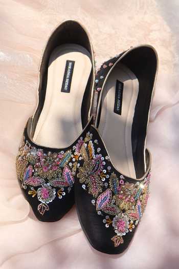 Shradha Hedau Footwear Couture Arundhati Embroidered Juttis