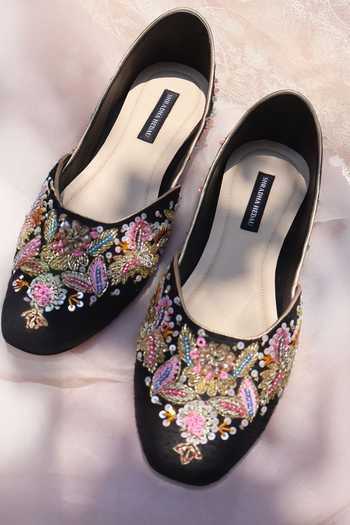 Shradha Hedau Footwear Couture Arundhati Embroidered Juttis