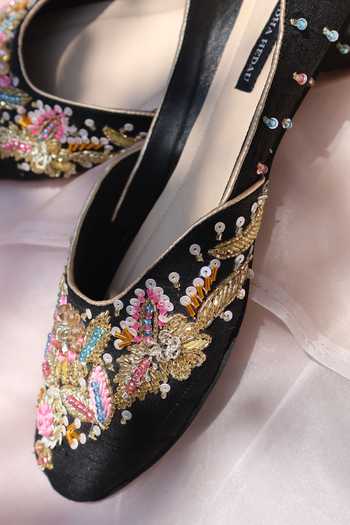Shradha Hedau Footwear Couture Black Arundhati Embroidered Juttis Online at Aza Fashions Shradha Hedau Footwear Couture_Black Arundhati Embroidered Juttis _Online_at_Aza_Fashions