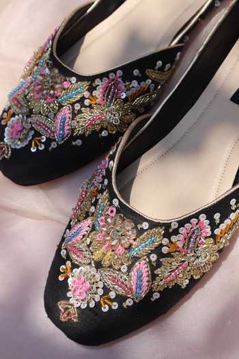 Buy Shradha Hedau Footwear Couture Black Arundhati Embroidered Juttis Online at Aza Fashions Buy_Shradha Hedau Footwear Couture_Black Arundhati Embroidered Juttis _Online_at_Aza_Fashions