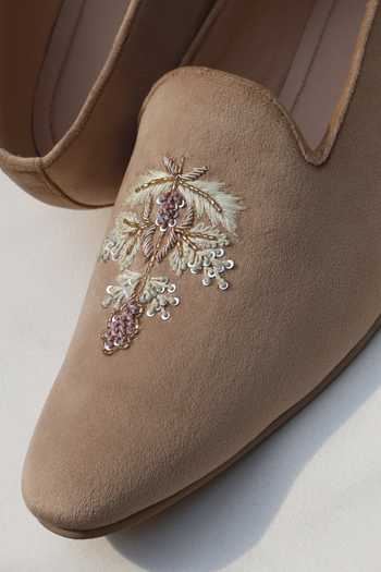 Buy Shradha Hedau Footwear Couture Beige Nawab Handcrafted Juttis Buy_Shradha Hedau Footwear Couture_Beige Nawab Handcrafted Juttis
