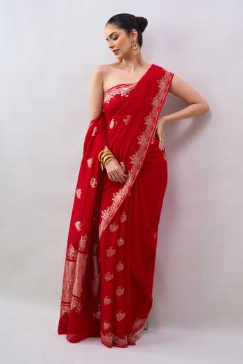Mint N Oranges Red Georgette Floral Motif Saree With Running Blouse at Aza Fashions Mint N Oranges_Red Georgette Floral Motif Saree With Running Blouse _at_Aza_Fashions