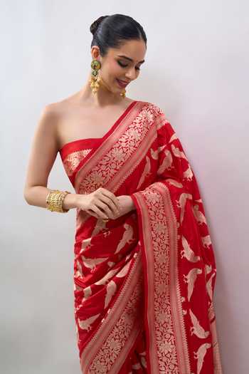 Mint N Oranges Red Silk Handwoven Banarasi Saree With Unstitched Blouse at Aza Fashions Mint N Oranges_Red Silk Handwoven Banarasi Saree With Unstitched Blouse _at_Aza_Fashions