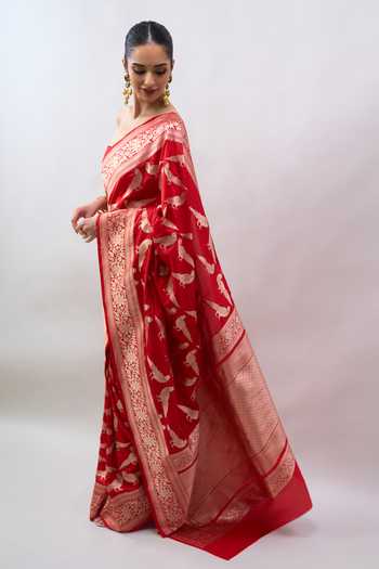 Shop Mint N Oranges Red Silk Handwoven Banarasi Saree With Unstitched Blouse Shop_Mint N Oranges_Red Silk Handwoven Banarasi Saree With Unstitched Blouse