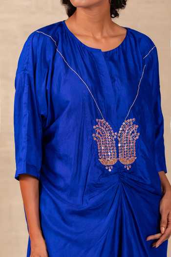 Shop Eeda Blue Silk Round Neck Silsila Paisley Motif Kurta And Pant Set Online at Aza Fashions Shop_Eeda_Blue Silk Round Neck Silsila Paisley Motif Kurta And Pant Set _Online_at_Aza_Fashions