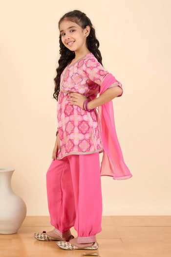 StyloBug Pink Viscose Flower Print Kurta Set Online at Aza Fashions StyloBug_Pink Viscose Flower Print Kurta Set _Online_at_Aza_Fashions