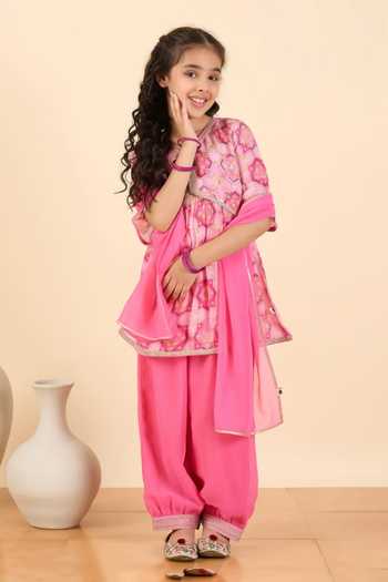 StyloBug Flower Print Kurta Set 