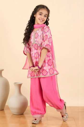 Shop StyloBug Pink Viscose Flower Print Kurta Set Online at Aza Fashions Shop_StyloBug_Pink Viscose Flower Print Kurta Set _Online_at_Aza_Fashions