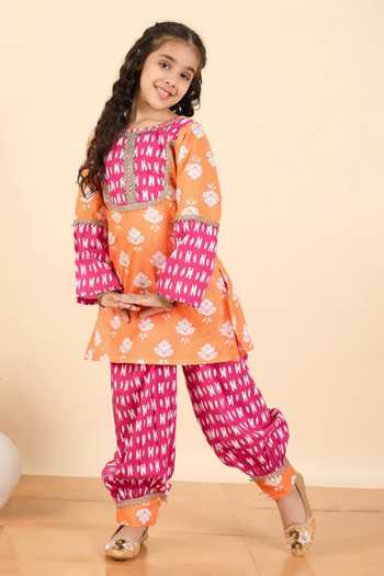 StyloBug Printed Kurta & Salwar Set 