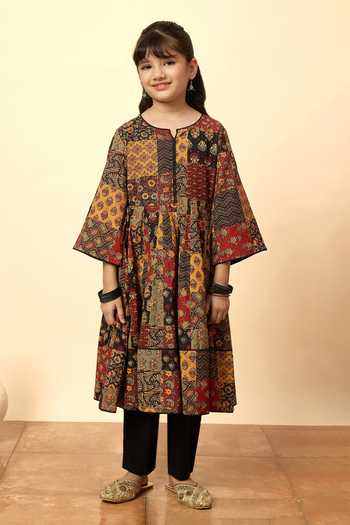 StyloBug Printed Anarkali & Pant Set 