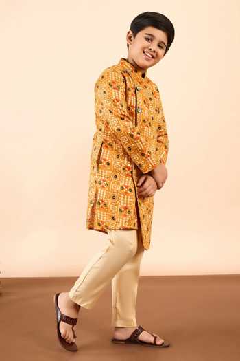StyloBug Yellow Cotton Printed Kurta And Pant Set Online at Aza Fashions StyloBug_Yellow Cotton Printed Kurta And Pant Set _Online_at_Aza_Fashions