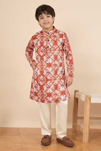 StyloBug Printed Kurta & Pant Set 