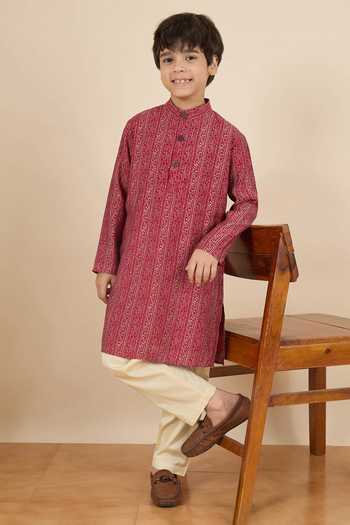 StyloBug Printed Kurta & Pant Set 