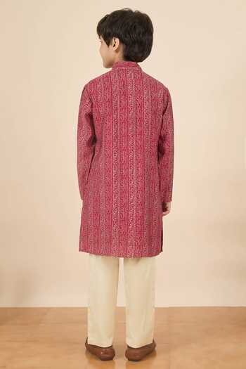 StyloBug Printed Kurta & Pant Set 