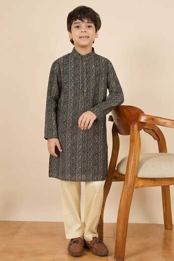 StyloBug Printed Kurta & Pant Set 