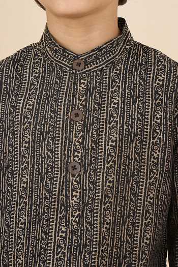 StyloBug_Black Polyester Printed Kurta And Pant Set _at_Aza_Fashions