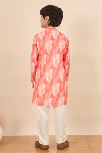 StyloBug Printed Kurta & Pant Set 