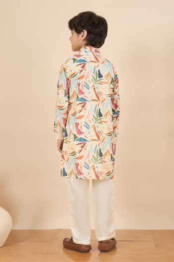 StyloBug Printed Kurta & Pant Set 