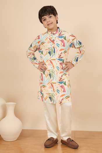 StyloBug Printed Kurta & Pant Set 
