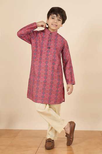 StyloBug Printed Kurta & Pant Set 