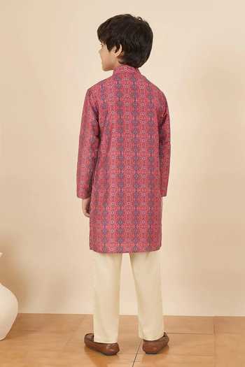 StyloBug Printed Kurta & Pant Set 