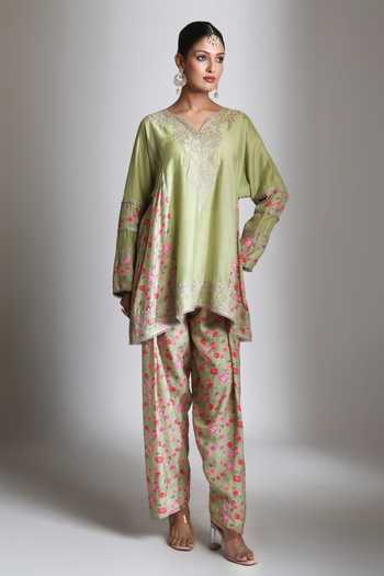 Tanu Malhotra Green Silk, Cotton, Organza V-neck Panel Printed Short Kurta Salwar Set Online at Aza Fashions Tanu Malhotra_Green Silk, Cotton, Organza V-neck Panel Printed Short Kurta Salwar Set _Online_at_Aza_Fashions