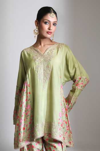 Tanu Malhotra Green Silk, Cotton, Organza V-neck Panel Printed Short Kurta Salwar Set at Aza Fashions Tanu Malhotra_Green Silk, Cotton, Organza V-neck Panel Printed Short Kurta Salwar Set _at_Aza_Fashions