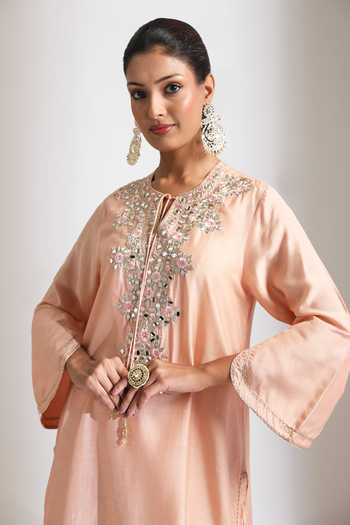Tanu Malhotra Peach Silk, Cotton Keyhole Neck Mirror Embroidered Kurta With Pant Online at Aza Fashions Tanu Malhotra_Peach Silk, Cotton Keyhole Neck Mirror Embroidered Kurta With Pant _Online_at_Aza_Fashions