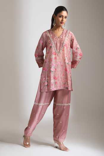 Tanu Malhotra_Pink Silk, Cotton, Georgette V-neck, Yes Embroidered Floral Kurta Salwar Set _at_Aza_Fashions