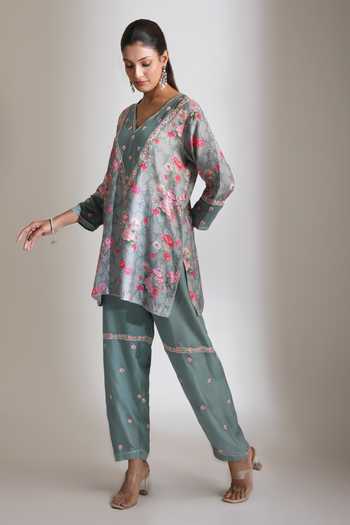 Buy_Tanu Malhotra_Green Silk, Cotton, Georgette V-neck Embroidered Floral Kurta Salwar Set _Online_at_Aza_Fashions