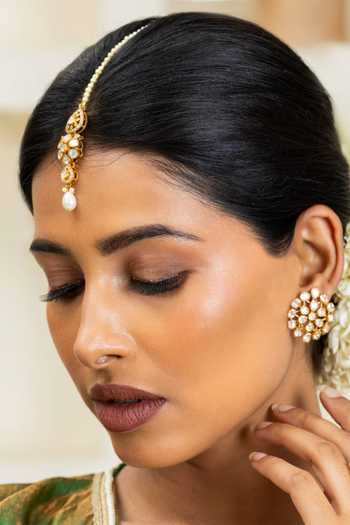 Solv Jewellery White Eklavya Pearl And Polki Embellished Maangtikka Online at Aza Fashions Solv Jewellery_White Eklavya Pearl And Polki Embellished Maangtikka _Online_at_Aza_Fashions